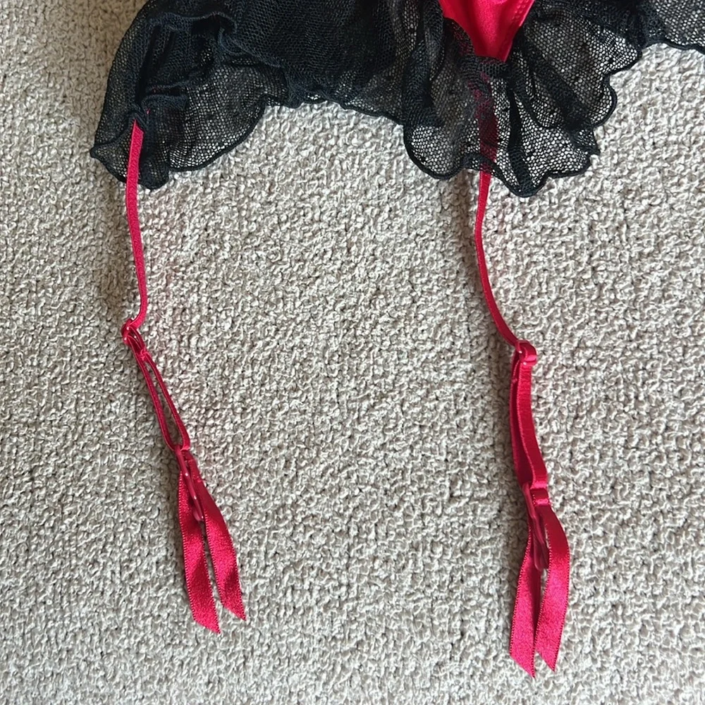 Y2K Vintage H&M Red Satin & Black Lace Boned Corset with Garter *NWT* - Size36B - Picture 14 of 14